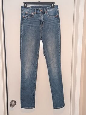 GAP Women's Classic Straight High Rise Jeans in Medium Blue Wash